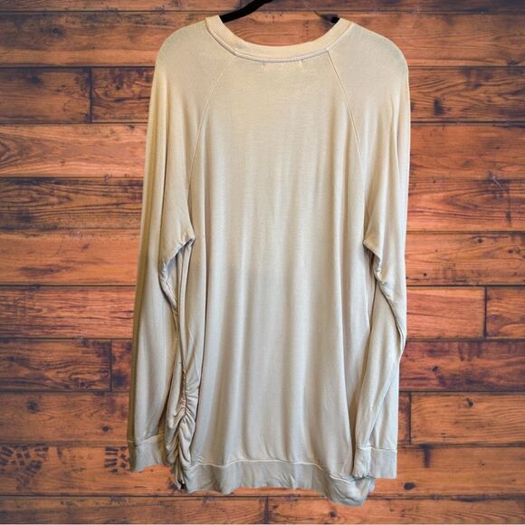 5 for $25🔥XL Two Beautiful Maternity "MOM Est. 2021" Sweatshirt - Picture 2 of 6